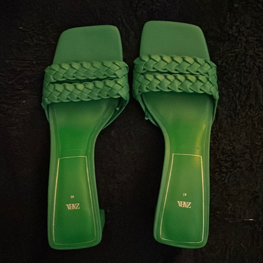 NWOT Zara Women’s Kelly green Mules